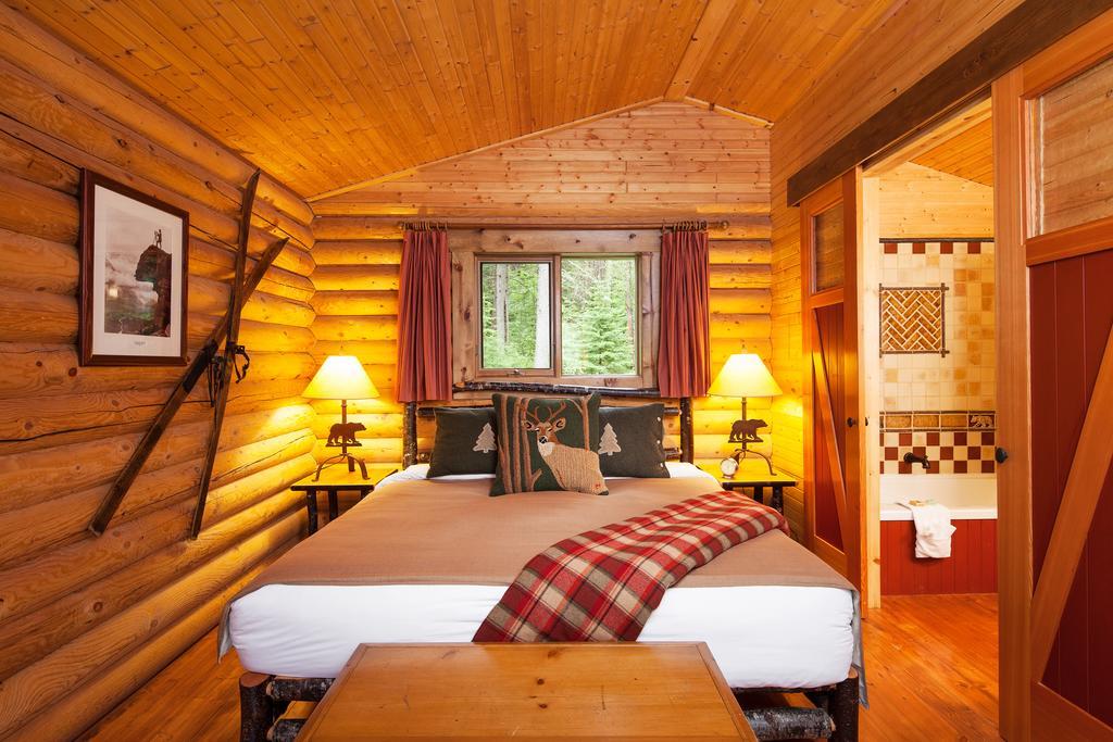 Cathedral Mountain Lodge Field Zewnętrze zdjęcie